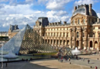 O Museu de Louvre  um dos mais importantes museus do mundo. Construdo em Paris, por Napoleo, abriga obras como a Mona Lisa e a Vnus de Milo. Juno e harmonia entre arquitetura moderna e antiga. <br/><br/> Palavras-chave: louvre, museu, paris, napoleo, mona lisa, vnus, arquitetura